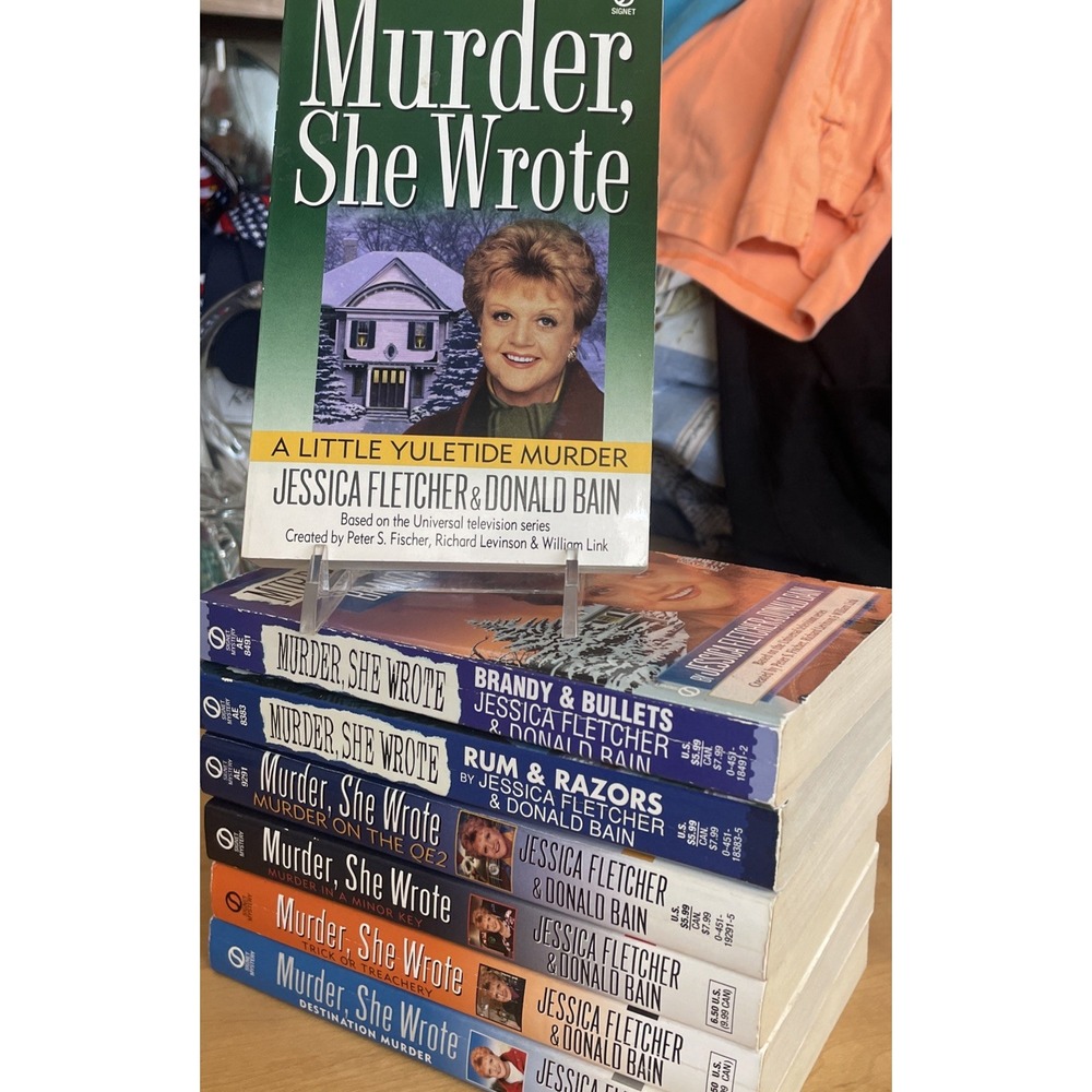 VTG 7 Murder, She Wrote Jessica Fletcher PB Cozy Mysteries  Small Town Charm